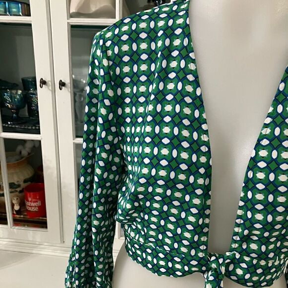 Tie-Front Green White Blue Crop Top  Sz Small  Lulus - Picture 3 of 9